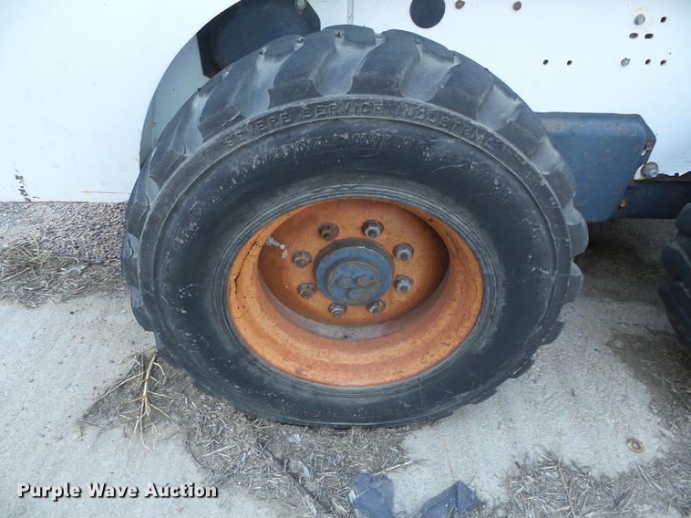image for item DD5889 2001 Bobcat 863G skid steer