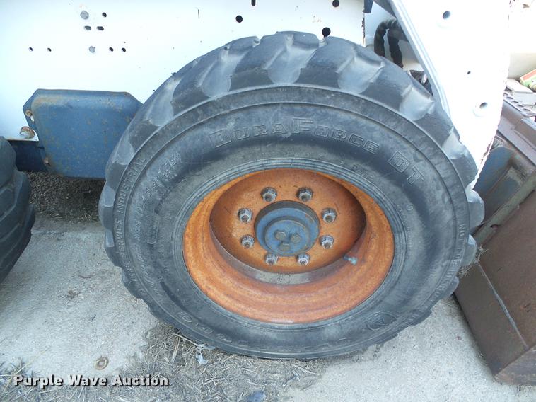 image for item DD5889 2001 Bobcat 863G skid steer