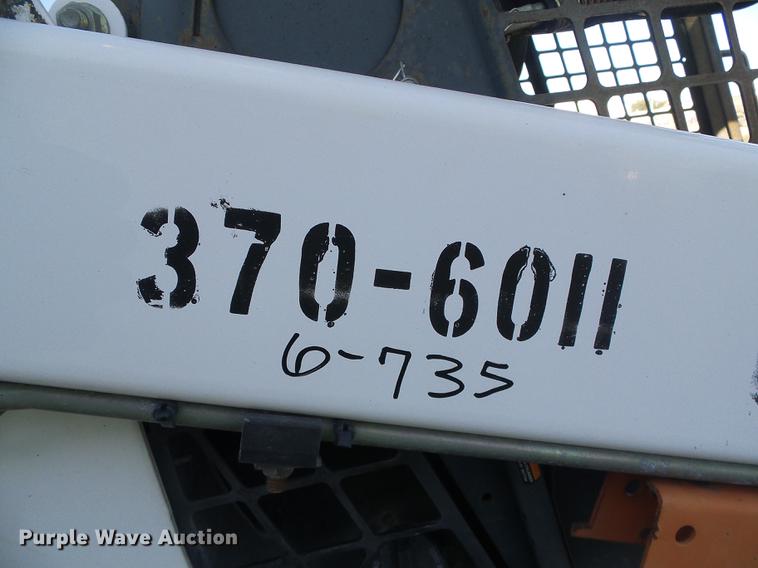 image for item DD5889 2001 Bobcat 863G skid steer