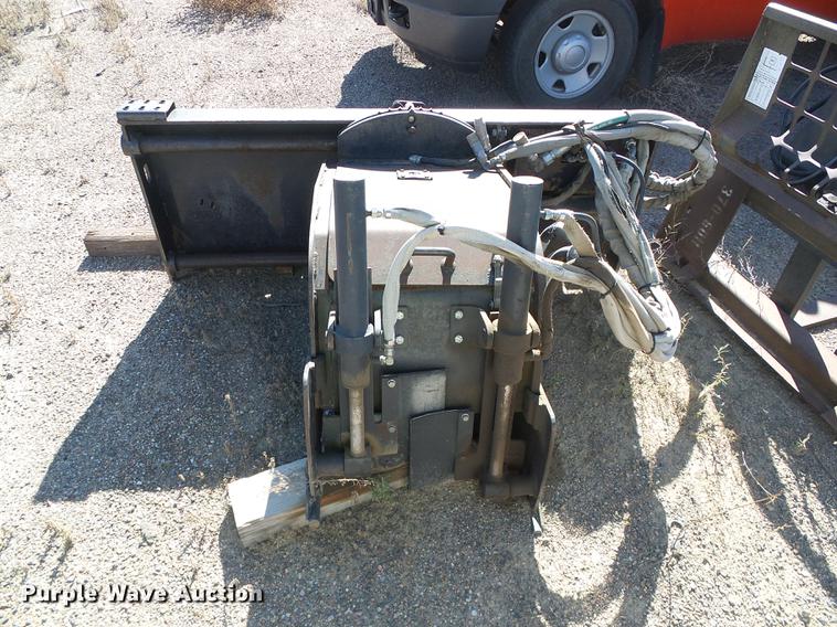 image for item DD5889 2001 Bobcat 863G skid steer