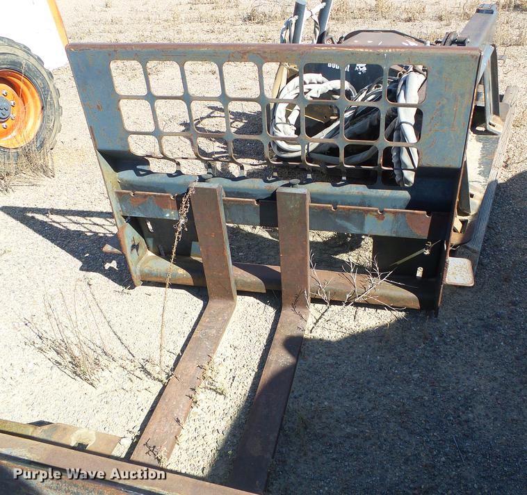 image for item DD5889 2001 Bobcat 863G skid steer