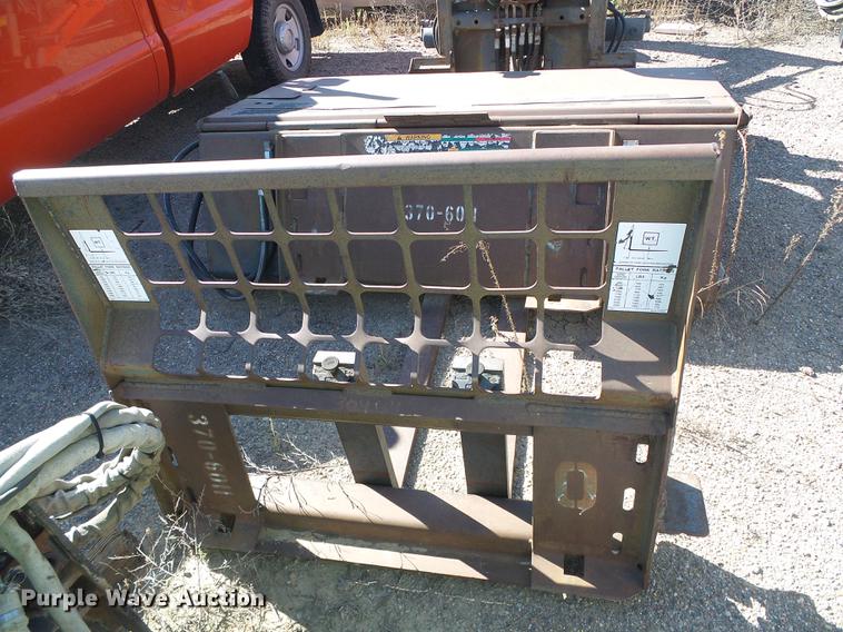 image for item DD5889 2001 Bobcat 863G skid steer