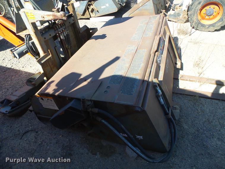 image for item DD5889 2001 Bobcat 863G skid steer