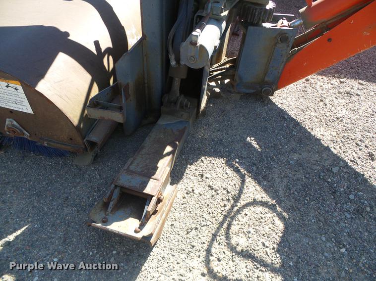 image for item DD5889 2001 Bobcat 863G skid steer
