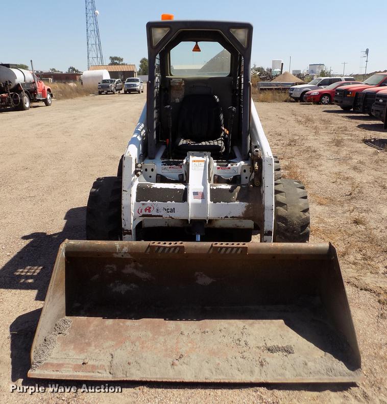 image for item DD5895 2001 Bobcat 863G skid steer
