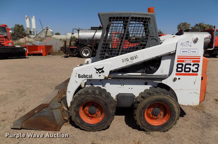 image for item DD5895 2001 Bobcat 863G skid steer