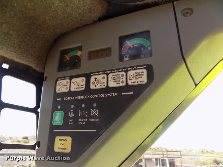 image for item DD5895 2001 Bobcat 863G skid steer