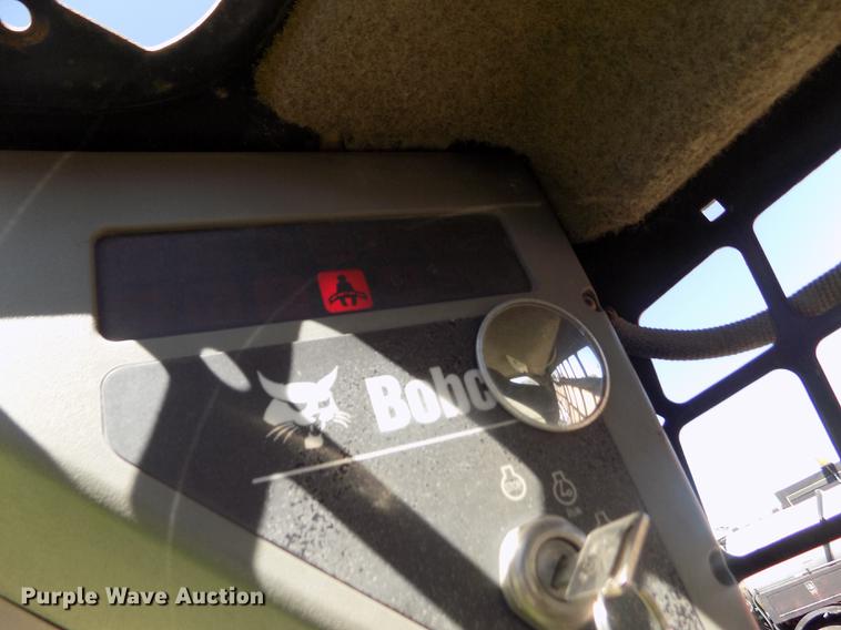image for item DD5895 2001 Bobcat 863G skid steer