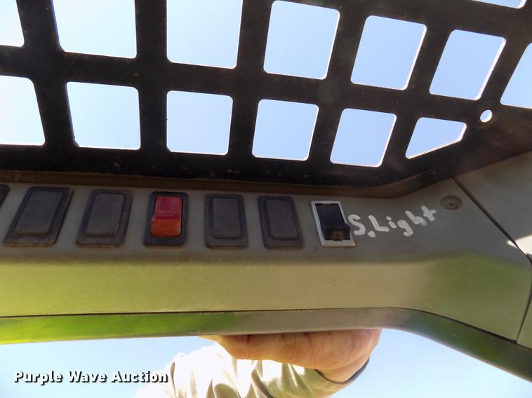 image for item DD5895 2001 Bobcat 863G skid steer