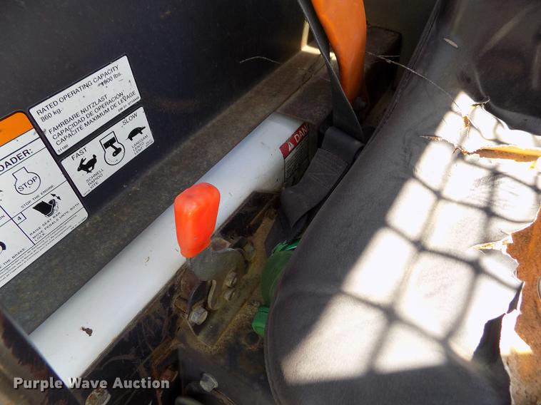 image for item DD5895 2001 Bobcat 863G skid steer