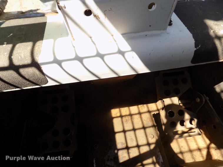 image for item DD5895 2001 Bobcat 863G skid steer