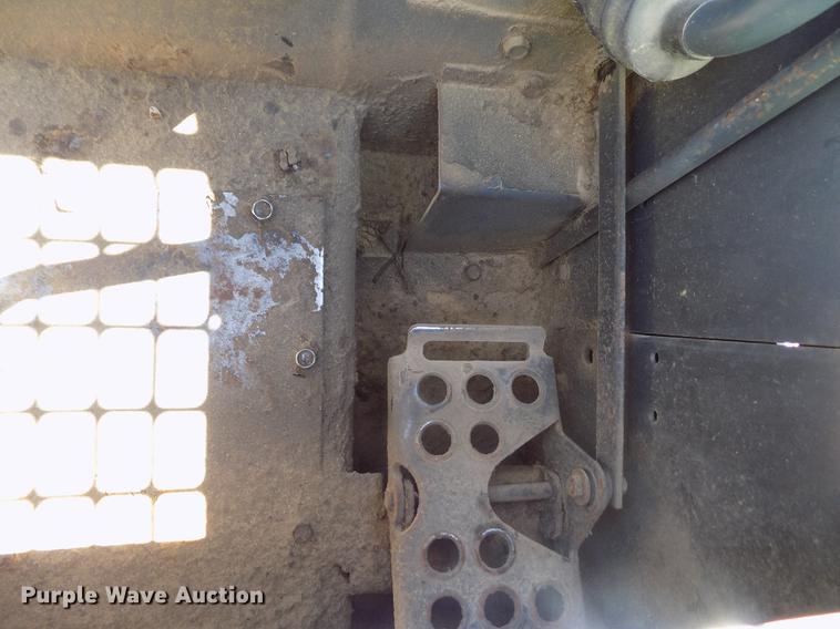 image for item DD5895 2001 Bobcat 863G skid steer
