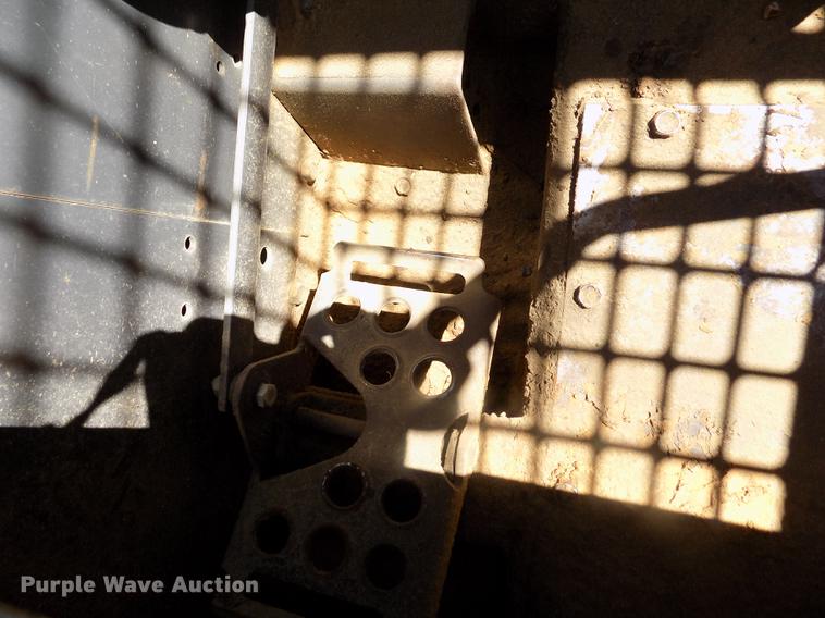 image for item DD5895 2001 Bobcat 863G skid steer