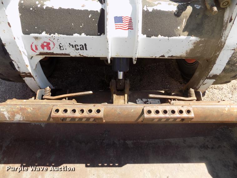 image for item DD5895 2001 Bobcat 863G skid steer