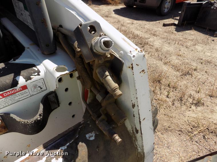 image for item DD5895 2001 Bobcat 863G skid steer