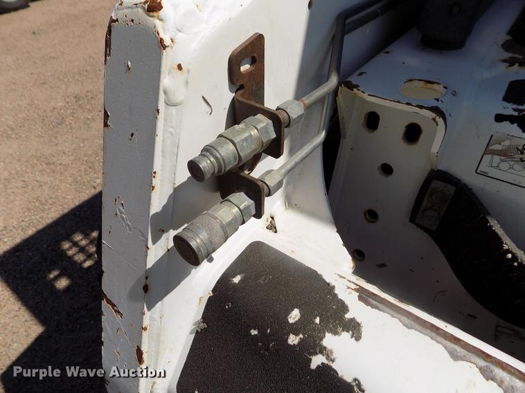 image for item DD5895 2001 Bobcat 863G skid steer
