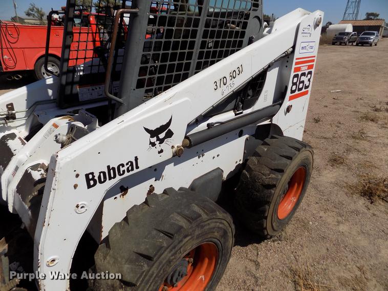 image for item DD5895 2001 Bobcat 863G skid steer