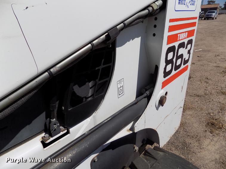 image for item DD5895 2001 Bobcat 863G skid steer