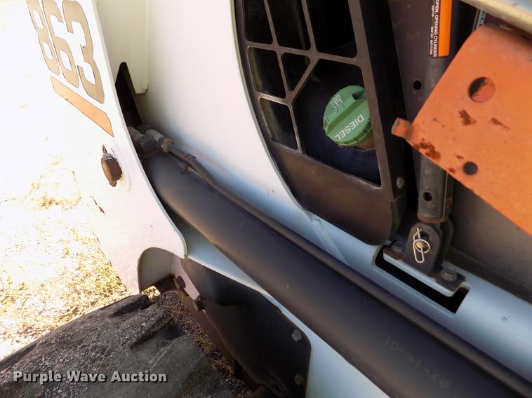 image for item DD5895 2001 Bobcat 863G skid steer