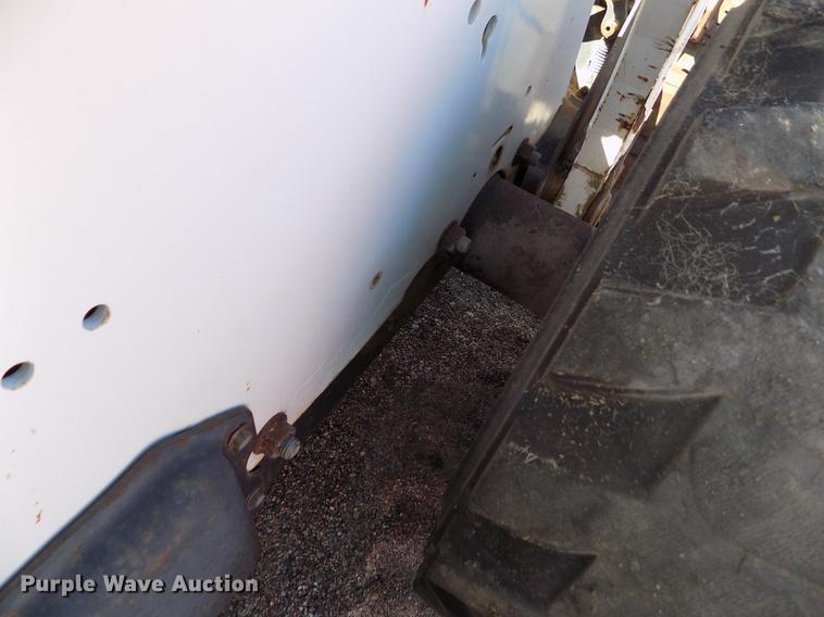 image for item DD5895 2001 Bobcat 863G skid steer