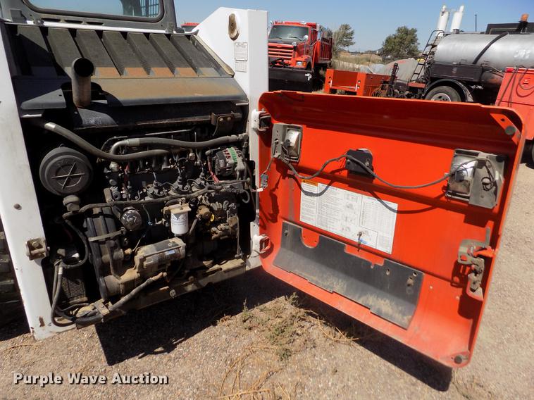 image for item DD5895 2001 Bobcat 863G skid steer