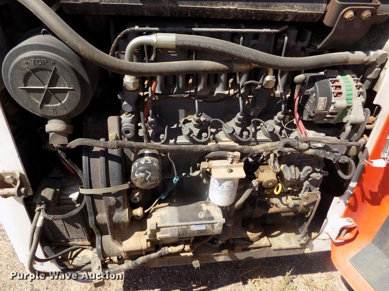 image for item DD5895 2001 Bobcat 863G skid steer