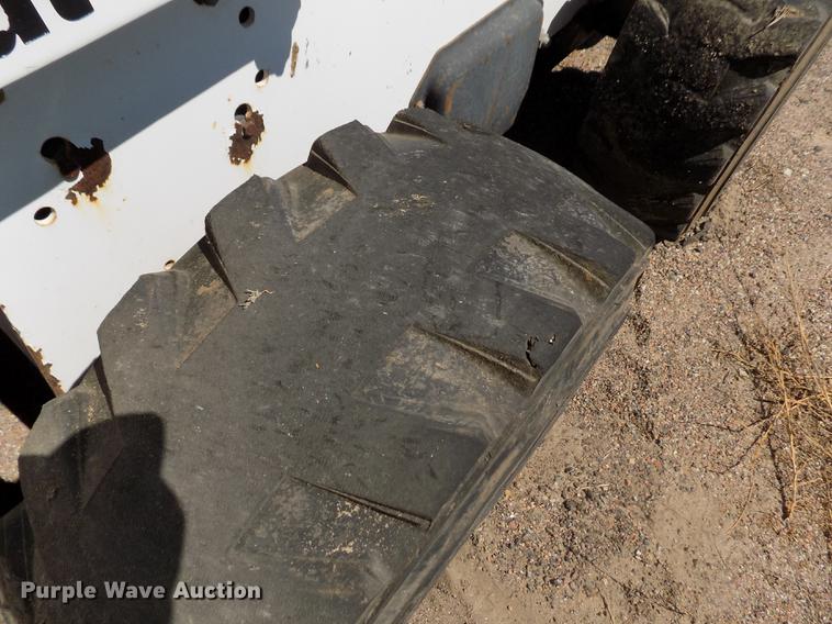 image for item DD5895 2001 Bobcat 863G skid steer