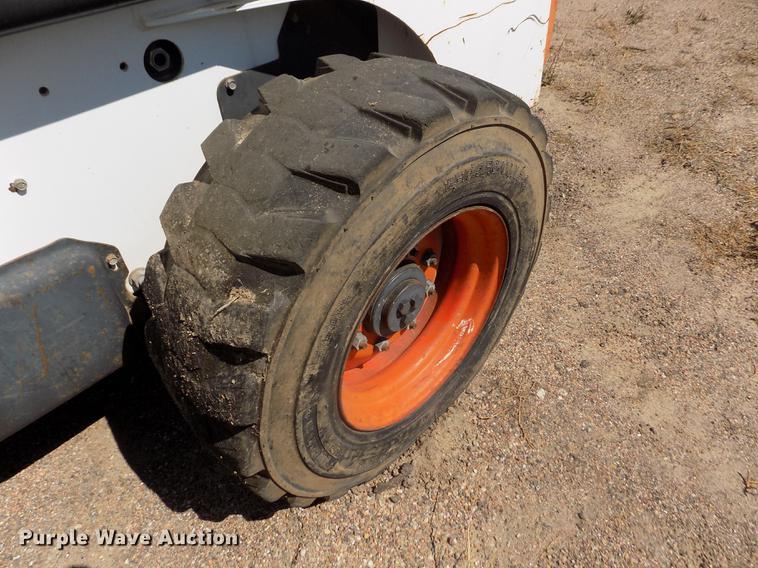 image for item DD5895 2001 Bobcat 863G skid steer