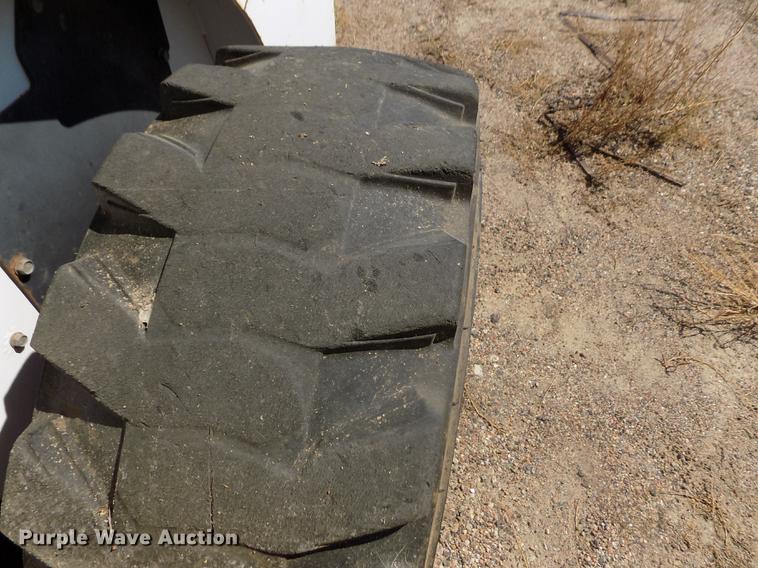 image for item DD5895 2001 Bobcat 863G skid steer