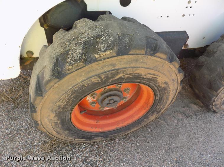 image for item DD5895 2001 Bobcat 863G skid steer