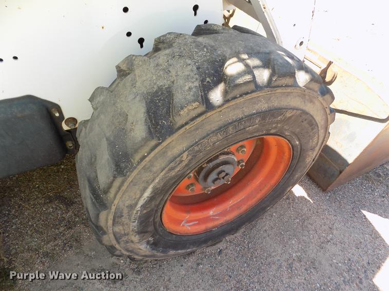 image for item DD5895 2001 Bobcat 863G skid steer