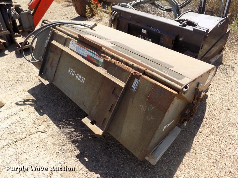 image for item DD5895 2001 Bobcat 863G skid steer