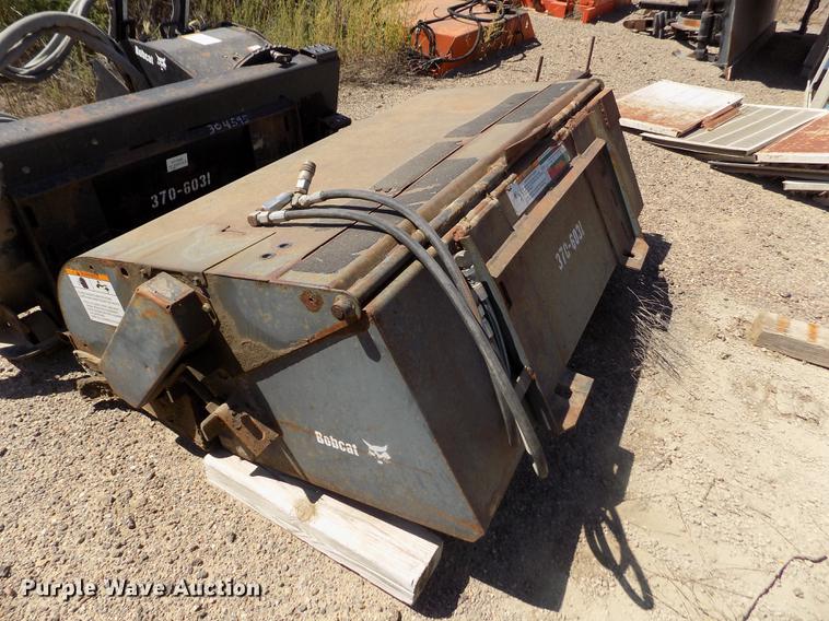 image for item DD5895 2001 Bobcat 863G skid steer