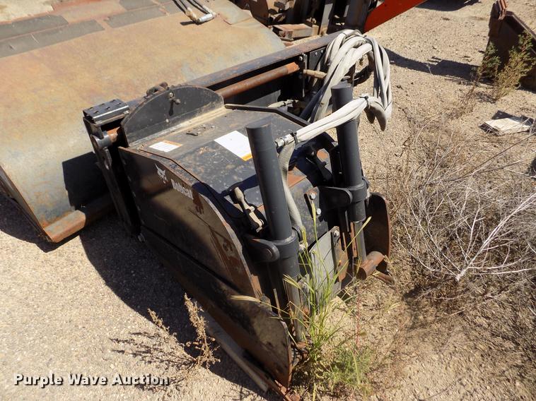 image for item DD5895 2001 Bobcat 863G skid steer