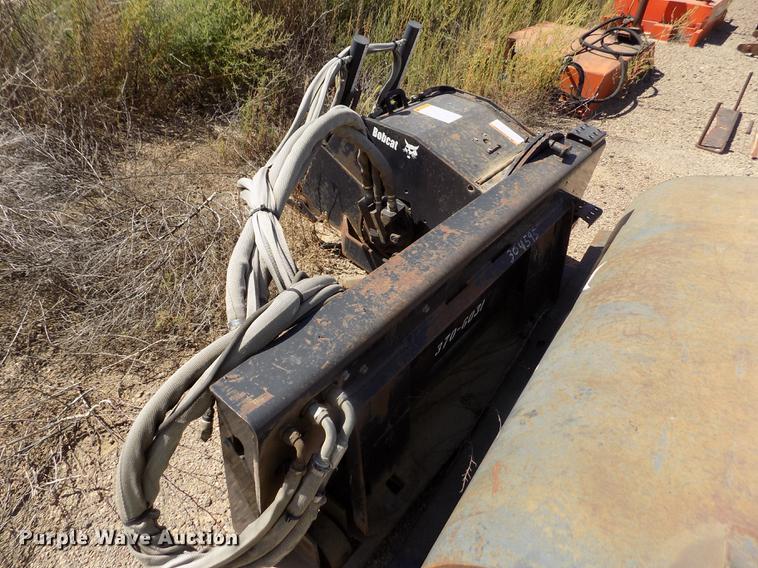 image for item DD5895 2001 Bobcat 863G skid steer