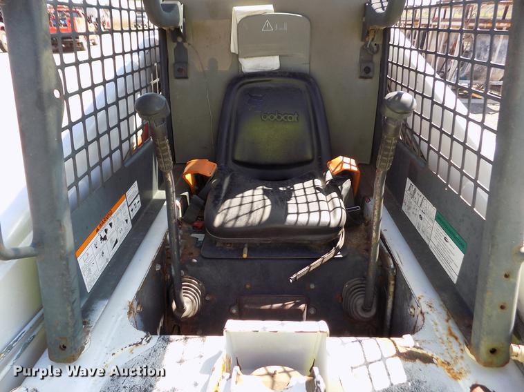 image for item DD5896 2001 Bobcat 863G skid steer