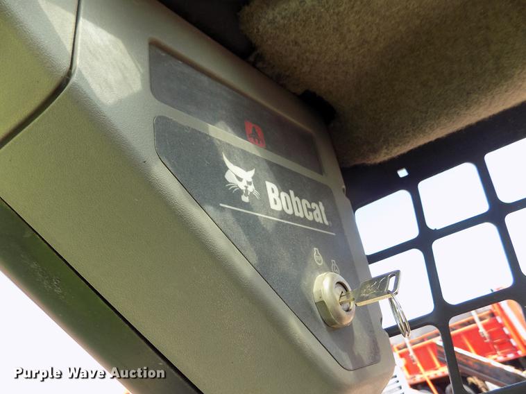 image for item DD5896 2001 Bobcat 863G skid steer