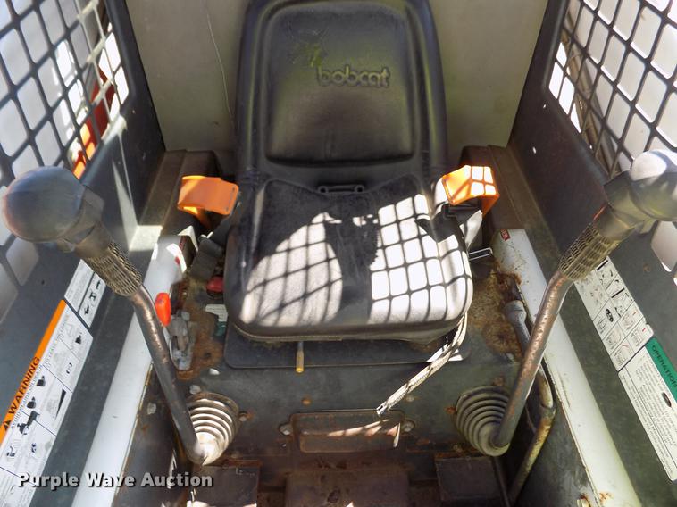 image for item DD5896 2001 Bobcat 863G skid steer