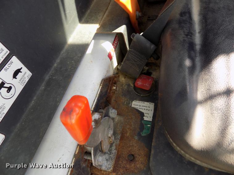 image for item DD5896 2001 Bobcat 863G skid steer