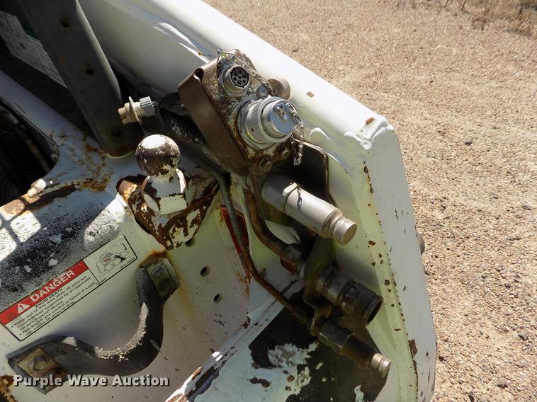 image for item DD5896 2001 Bobcat 863G skid steer