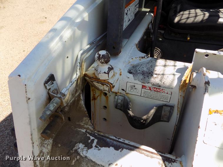 image for item DD5896 2001 Bobcat 863G skid steer