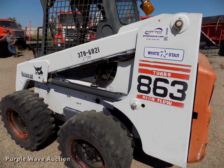 image for item DD5896 2001 Bobcat 863G skid steer
