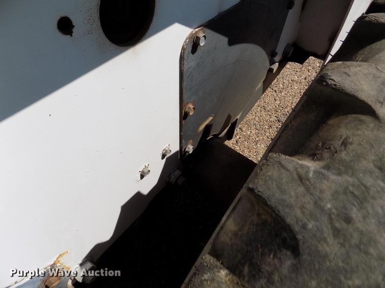 image for item DD5896 2001 Bobcat 863G skid steer