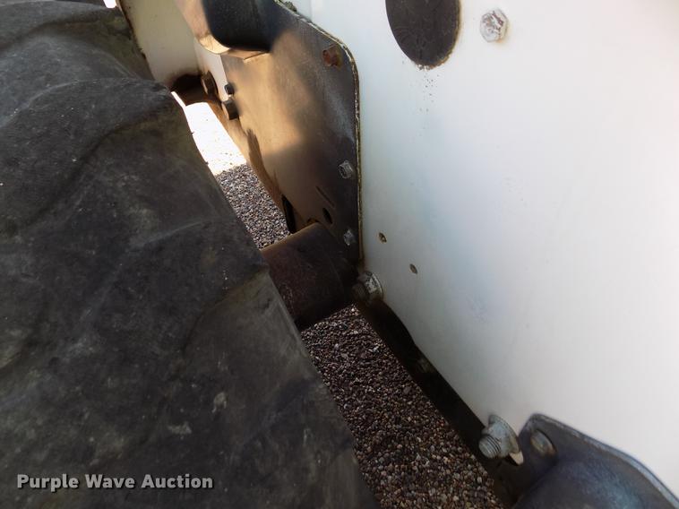 image for item DD5896 2001 Bobcat 863G skid steer