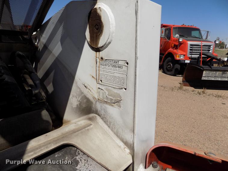 image for item DD5896 2001 Bobcat 863G skid steer