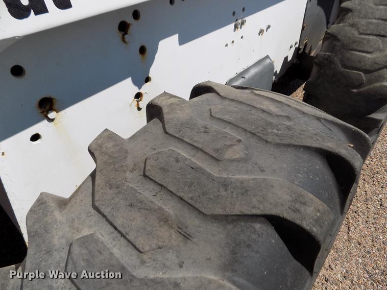 image for item DD5896 2001 Bobcat 863G skid steer