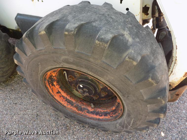 image for item DD5896 2001 Bobcat 863G skid steer