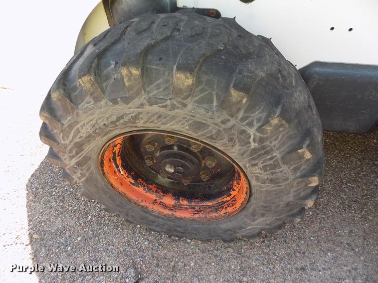 image for item DD5896 2001 Bobcat 863G skid steer