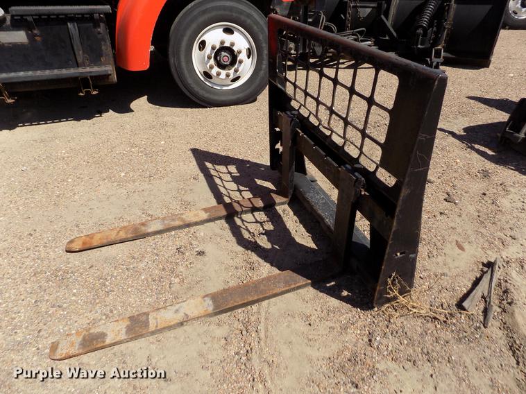 image for item DD5896 2001 Bobcat 863G skid steer