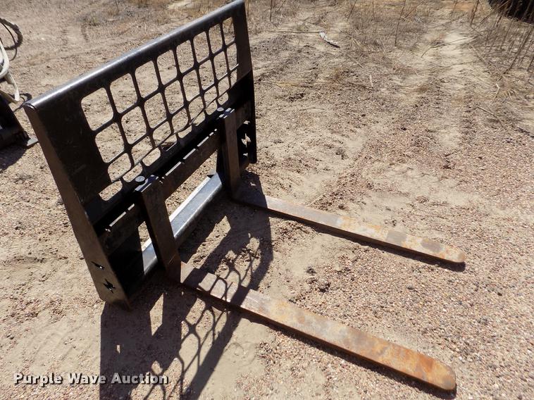 image for item DD5896 2001 Bobcat 863G skid steer